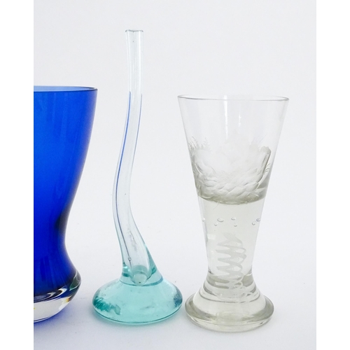 315 - Assorted glassware to include a ' Devon Blue' vase by Dartington, a Caithness glass vase with Robin ... 