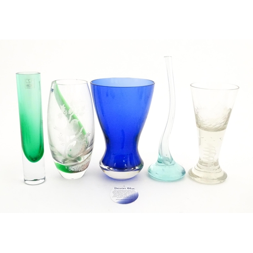 315 - Assorted glassware to include a ' Devon Blue' vase by Dartington, a Caithness glass vase with Robin ... 