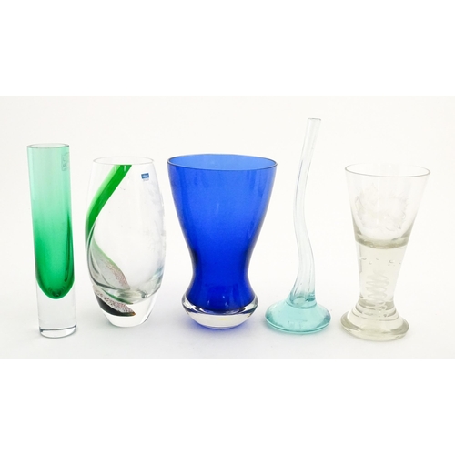 315 - Assorted glassware to include a ' Devon Blue' vase by Dartington, a Caithness glass vase with Robin ... 