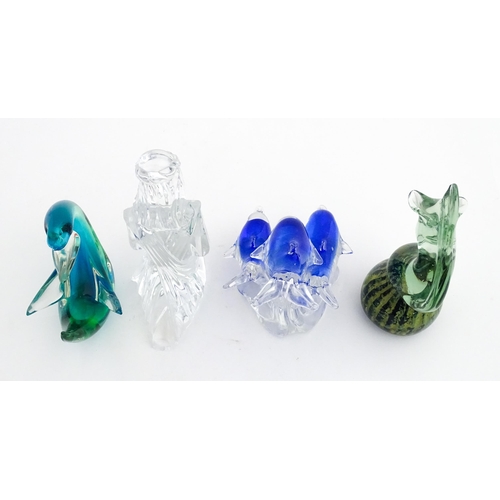 322 - Four assorted glass paperweights / models  to include a Mdina glass seahorse paperweight, unsigned, ... 