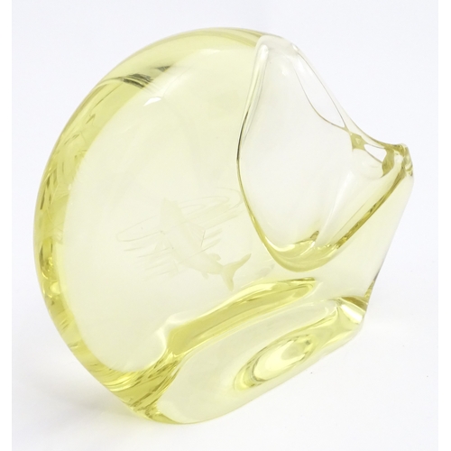 326 - A mid century Czech ashtray with fish design. In the manner of Miroslav Klinger. Approx. 5 1/2