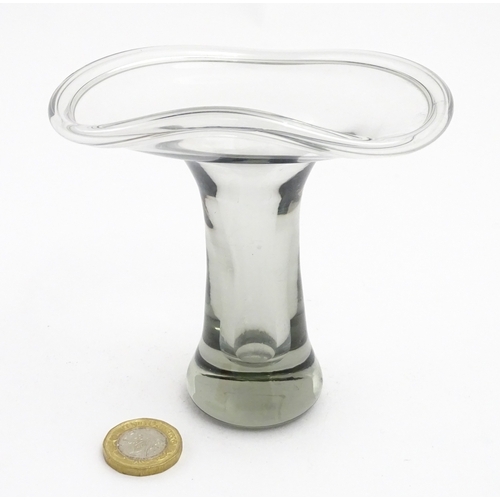 328 - Scandinavian Art Glass: A Vicke Lindstrand for Kosta Boda Gracil glass vase. Approx. 4