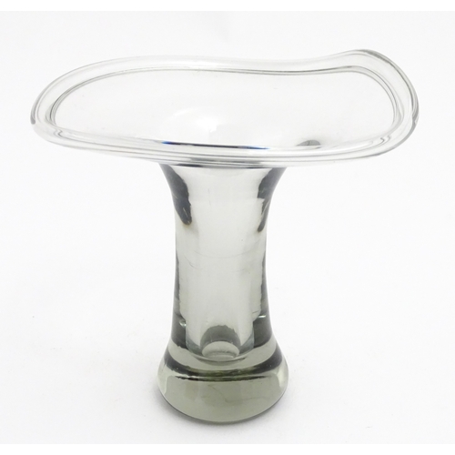 328 - Scandinavian Art Glass: A Vicke Lindstrand for Kosta Boda Gracil glass vase. Approx. 4