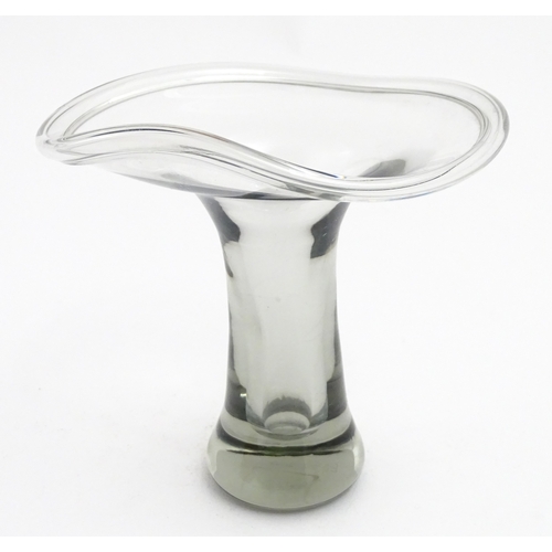 328 - Scandinavian Art Glass: A Vicke Lindstrand for Kosta Boda Gracil glass vase. Approx. 4