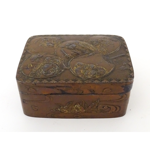 1026 - Four assorted items to include a pair of Oriental dishes with peacock decoration, a Japanese box wit... 