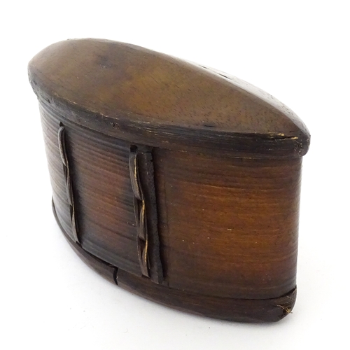 1026 - Four assorted items to include a pair of Oriental dishes with peacock decoration, a Japanese box wit... 