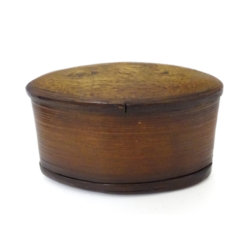 1026 - Four assorted items to include a pair of Oriental dishes with peacock decoration, a Japanese box wit... 