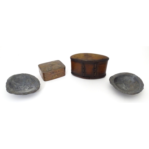 1026 - Four assorted items to include a pair of Oriental dishes with peacock decoration, a Japanese box wit... 