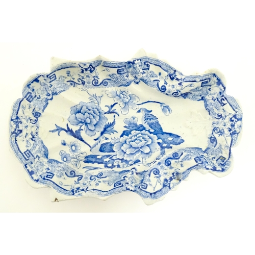 205 - Four assorted ceramic ware to include a Masons shaped dish decorated in the Blue Pheasant pattern, a... 