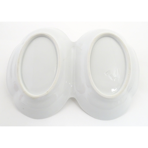 217 - A German Fraureuth serving dish with central handle with Imperial eagle crest detail. Marked under. ... 