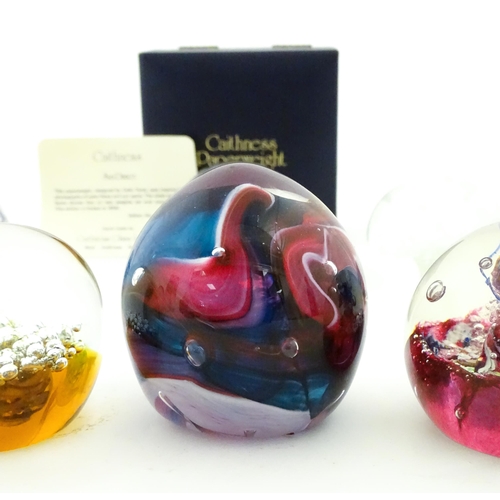 316 - A quantity of assorted collector's paperweights to include Caithness Sundance, etc. Largest approx. ... 