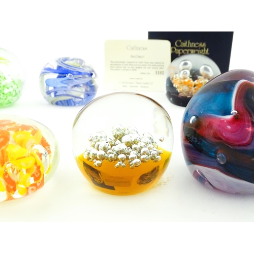 316 - A quantity of assorted collector's paperweights to include Caithness Sundance, etc. Largest approx. ... 