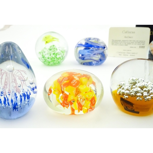 316 - A quantity of assorted collector's paperweights to include Caithness Sundance, etc. Largest approx. ... 