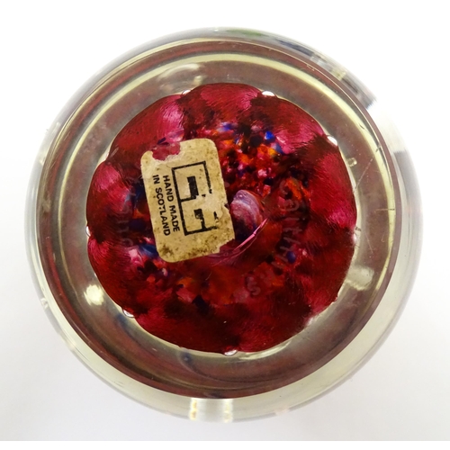 316 - A quantity of assorted collector's paperweights to include Caithness Sundance, etc. Largest approx. ... 