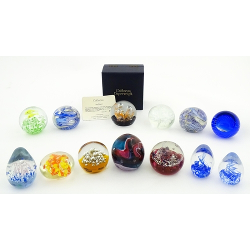 316 - A quantity of assorted collector's paperweights to include Caithness Sundance, etc. Largest approx. ... 