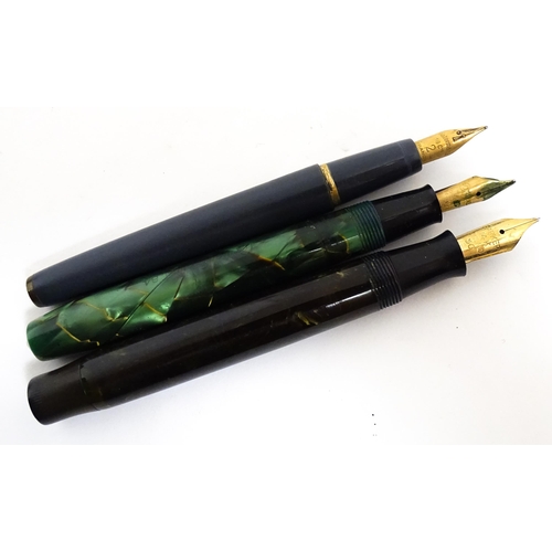 1137 - A Parker, England 'Duofold' fountain pen with 14k gold nib and green celluloid decoration. Together ... 