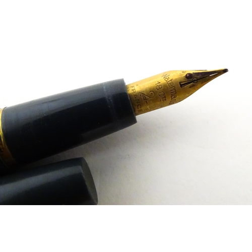 1137 - A Parker, England 'Duofold' fountain pen with 14k gold nib and green celluloid decoration. Together ... 