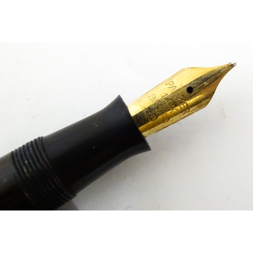 1137 - A Parker, England 'Duofold' fountain pen with 14k gold nib and green celluloid decoration. Together ... 