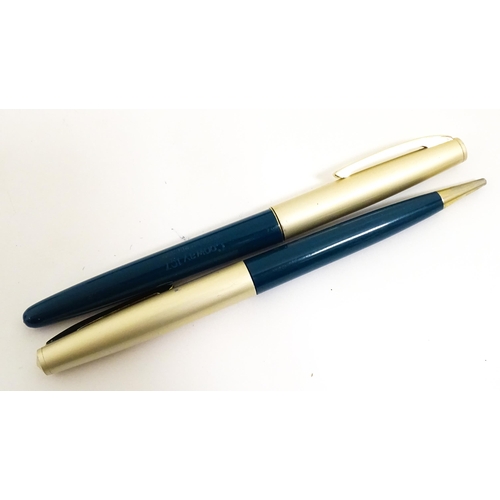 1139 - A cased Conway Stewart '107' set comprising fountain pen with 14k gold nib, and ballpoint pen. Toget... 
