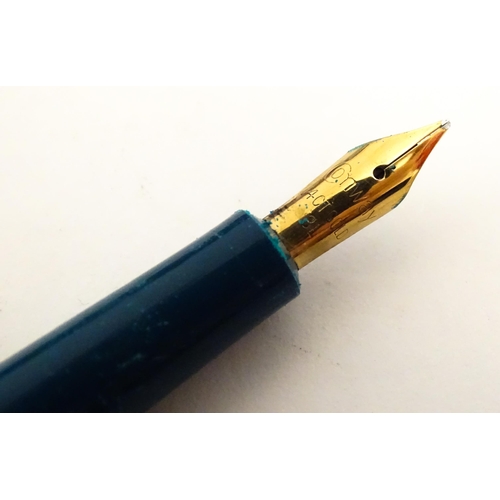 1139 - A cased Conway Stewart '107' set comprising fountain pen with 14k gold nib, and ballpoint pen. Toget... 
