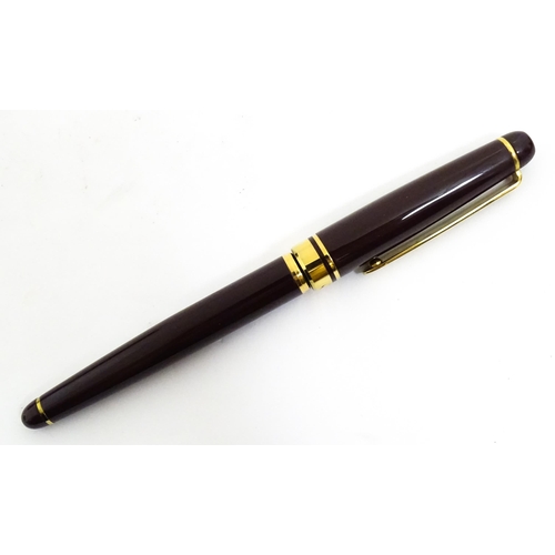 1139 - A cased Conway Stewart '107' set comprising fountain pen with 14k gold nib, and ballpoint pen. Toget... 