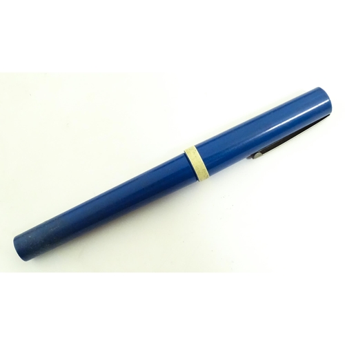 1139 - A cased Conway Stewart '107' set comprising fountain pen with 14k gold nib, and ballpoint pen. Toget... 