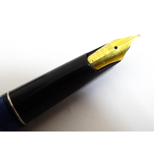 1139 - A cased Conway Stewart '107' set comprising fountain pen with 14k gold nib, and ballpoint pen. Toget... 