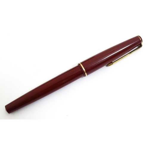1139 - A cased Conway Stewart '107' set comprising fountain pen with 14k gold nib, and ballpoint pen. Toget... 