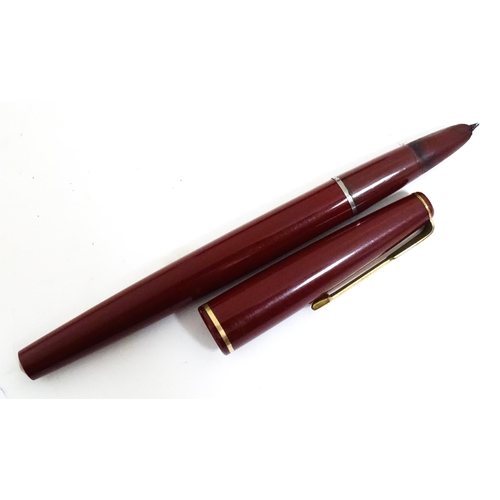 1139 - A cased Conway Stewart '107' set comprising fountain pen with 14k gold nib, and ballpoint pen. Toget... 