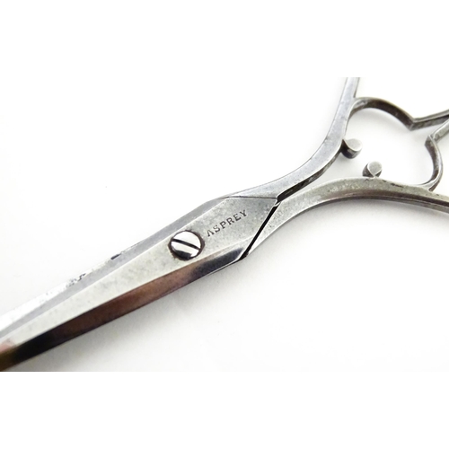 1142 - A Victorian brass bound walnut travelling vanity case / box with sprung section lower and to side, o... 