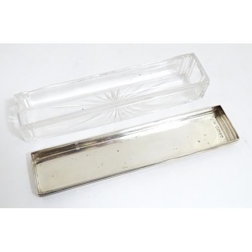 1142 - A Victorian brass bound walnut travelling vanity case / box with sprung section lower and to side, o... 