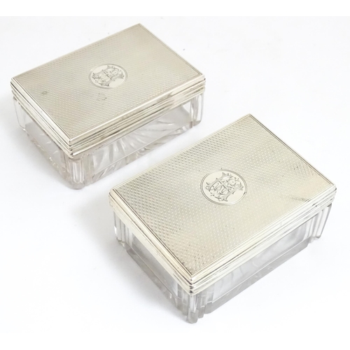 1142 - A Victorian brass bound walnut travelling vanity case / box with sprung section lower and to side, o... 