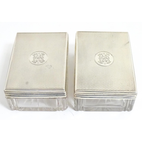 1142 - A Victorian brass bound walnut travelling vanity case / box with sprung section lower and to side, o... 