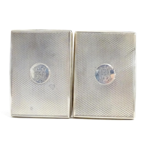 1142 - A Victorian brass bound walnut travelling vanity case / box with sprung section lower and to side, o... 