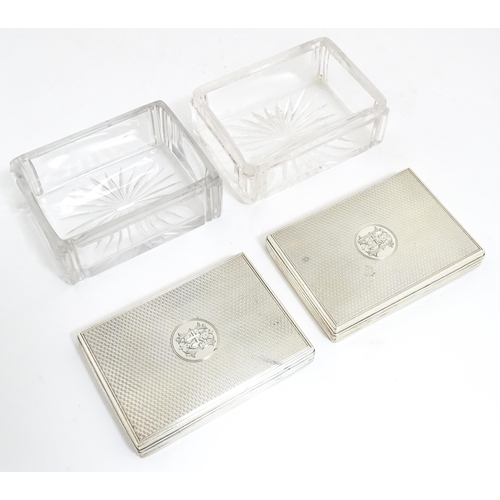 1142 - A Victorian brass bound walnut travelling vanity case / box with sprung section lower and to side, o... 