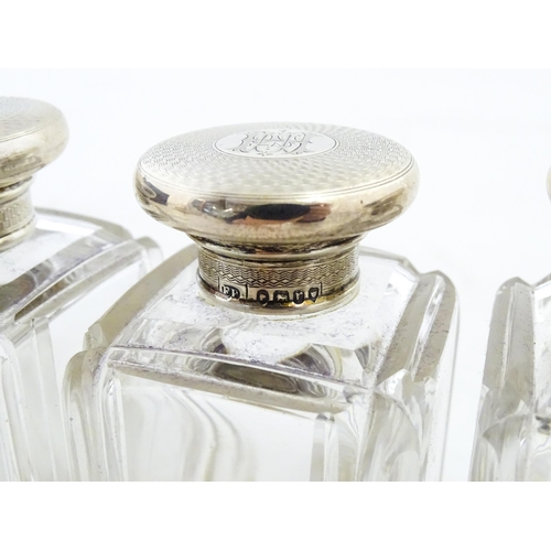 1142 - A Victorian brass bound walnut travelling vanity case / box with sprung section lower and to side, o... 