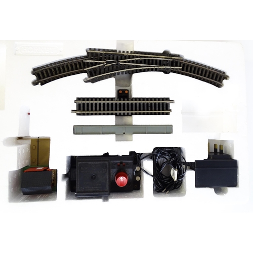 1312 - Toys - Model Train / Railway Interest : A boxed Hornby 00 gauge Gravel Tipper Freight Set, no. R1063