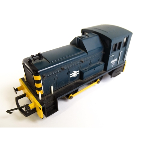 1312 - Toys - Model Train / Railway Interest : A boxed Hornby 00 gauge Gravel Tipper Freight Set, no. R1063