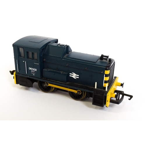 1312 - Toys - Model Train / Railway Interest : A boxed Hornby 00 gauge Gravel Tipper Freight Set, no. R1063