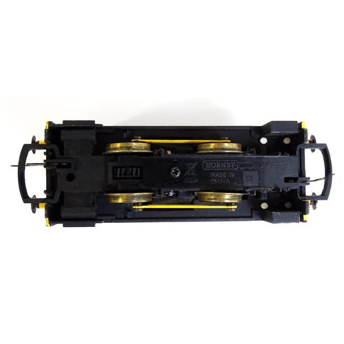 1312 - Toys - Model Train / Railway Interest : A boxed Hornby 00 gauge Gravel Tipper Freight Set, no. R1063