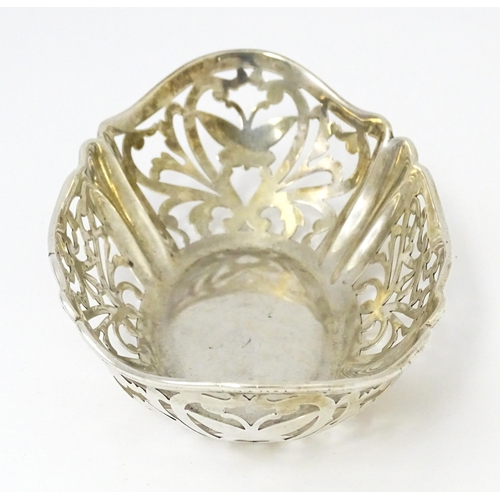 347 - A Silver bon bon dish with pierced decoration. Hallmarked Birmingham  1924, maker William Base & Son... 