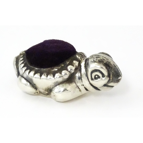 349 - A .925 silver novelty pin cushion of turtle / tortoise form. Approx. 1 3/4