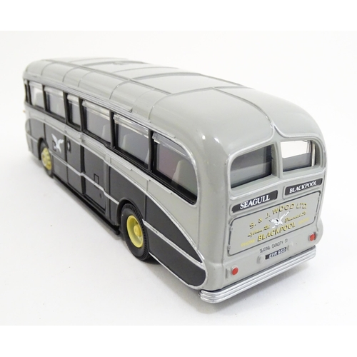 1299 - Toys: A quantity of boxed Corgi Toys die cast scale model buses / coaches comprising Corgi Classics ... 