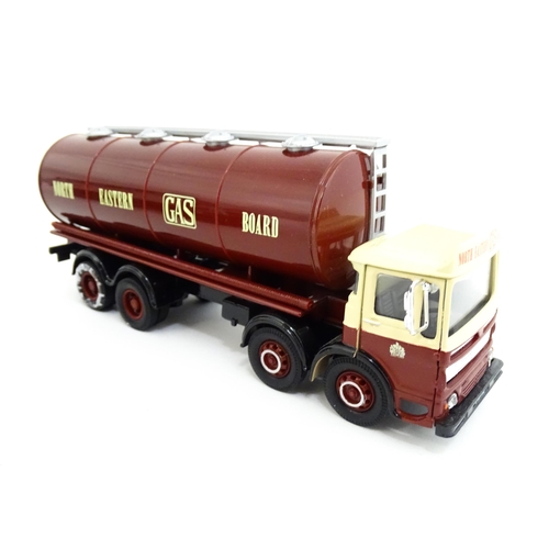 1305 - Toys: Three Corgi Toys die cast scale model tankers comprising Pointer Scammell Highwayman & Tanker ... 