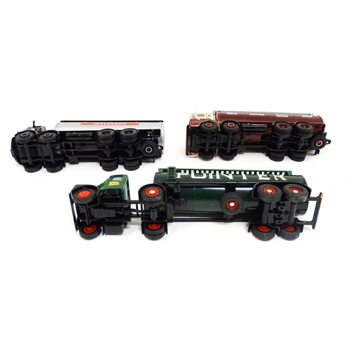 1305 - Toys: Three Corgi Toys die cast scale model tankers comprising Pointer Scammell Highwayman & Tanker ... 