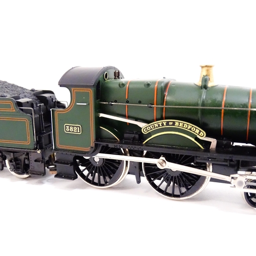 1308 - Toys - Model Train / Railway Interest : Three Hornby 00 gauge locomotives comprising Flying Scotsman... 