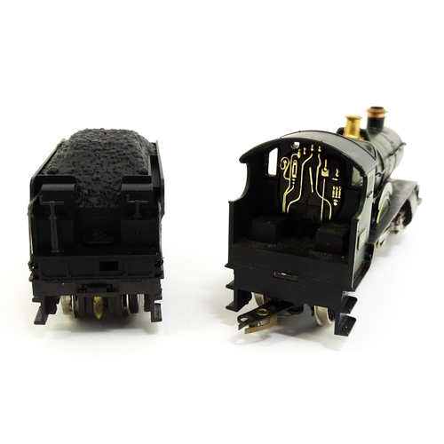 1308 - Toys - Model Train / Railway Interest : Three Hornby 00 gauge locomotives comprising Flying Scotsman... 