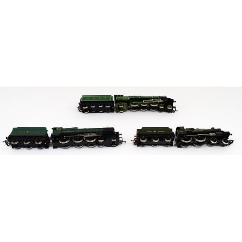 1308 - Toys - Model Train / Railway Interest : Three Hornby 00 gauge locomotives comprising Flying Scotsman... 