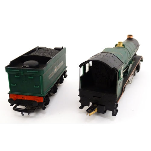 1308 - Toys - Model Train / Railway Interest : Three Hornby 00 gauge locomotives comprising Flying Scotsman... 