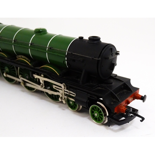 1308 - Toys - Model Train / Railway Interest : Three Hornby 00 gauge locomotives comprising Flying Scotsman... 